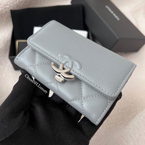 Auth Chanel Classic Gray Grained Calfskin CC logo Flap Card Holder - RARE - Picture 3 of 7